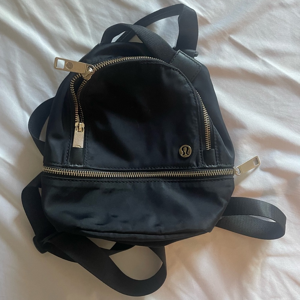 Black lululemon mini backpack